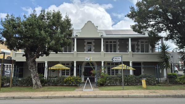 195  m² Commercial space