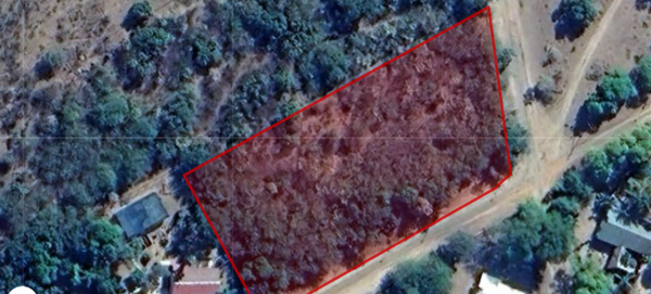 1 999 m² Land