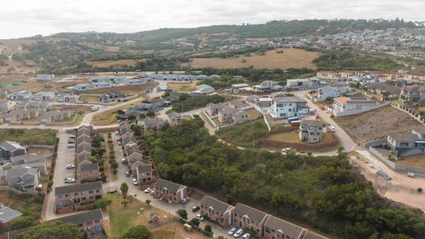 775 m² Land