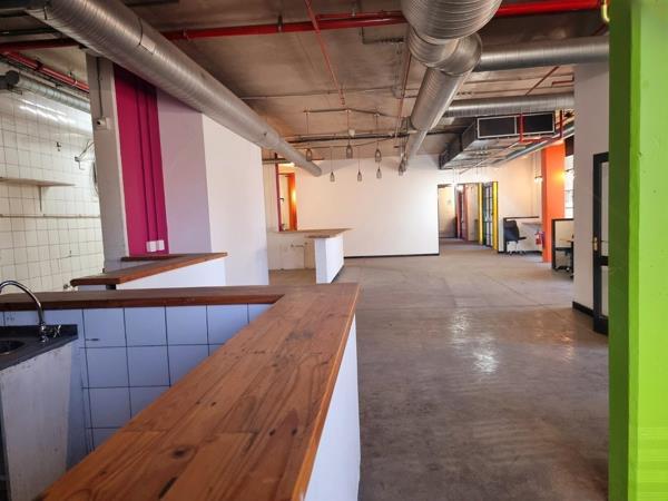 2 100  m² Retail Space