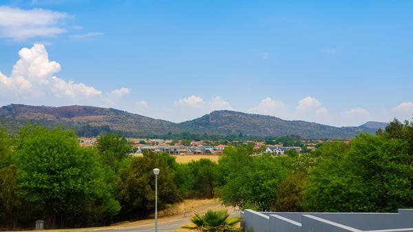 1 038 m² Land