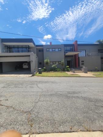 6 Bedroom House