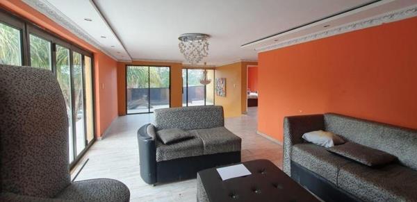 5 Bedroom House