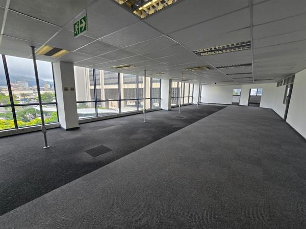 1 211  m² Office Space
