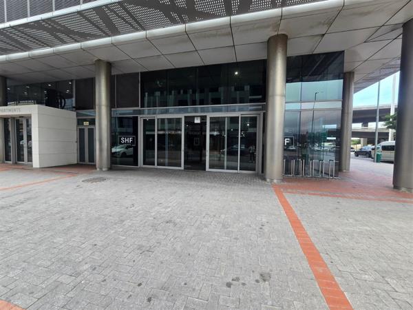 1 038  m² Retail Space