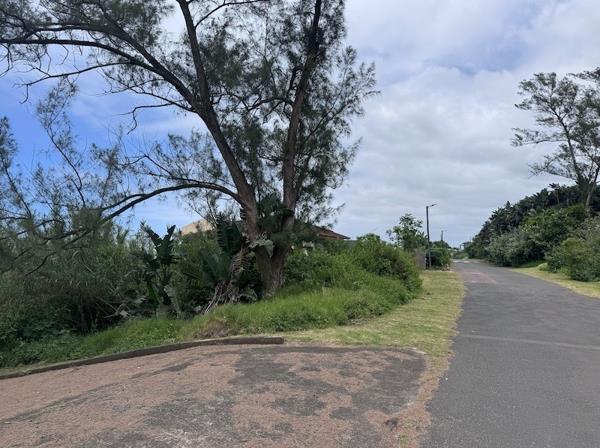 1 012 m² Land
