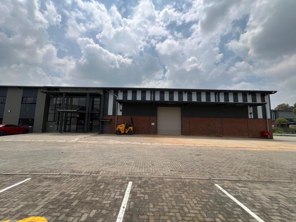 902  m² Industrial space