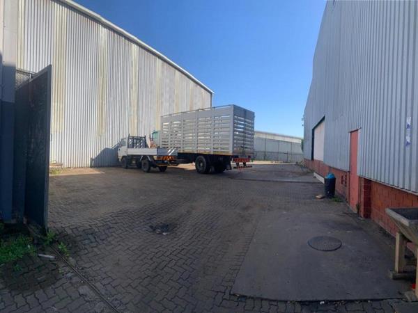 1 400  m² Industrial space