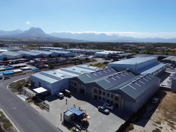482  m² Industrial space