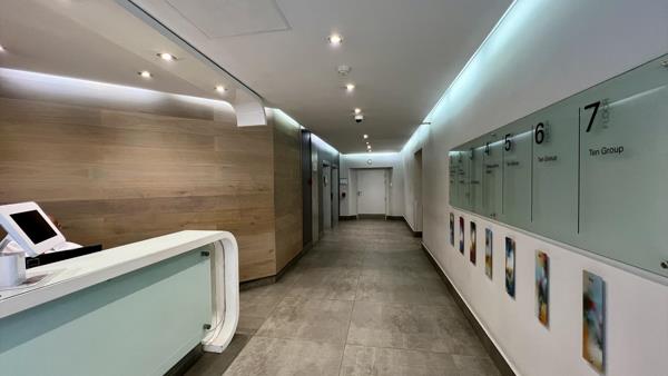 534  m² Office Space