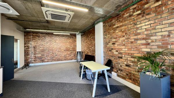 1 211 m² Office Space