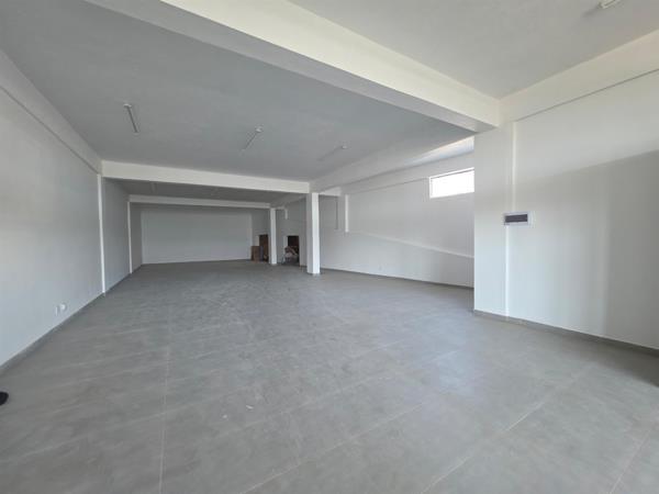 195  m² Commercial space