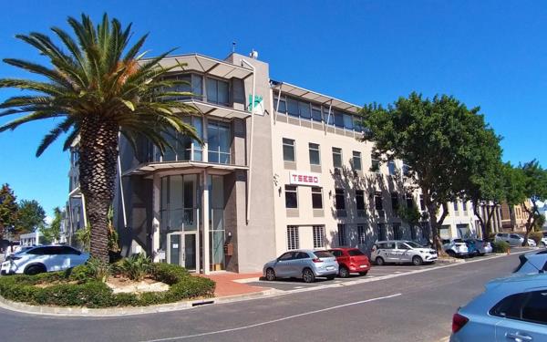 597  m² Commercial space