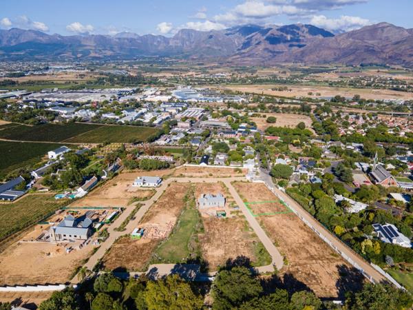 730 m² Land