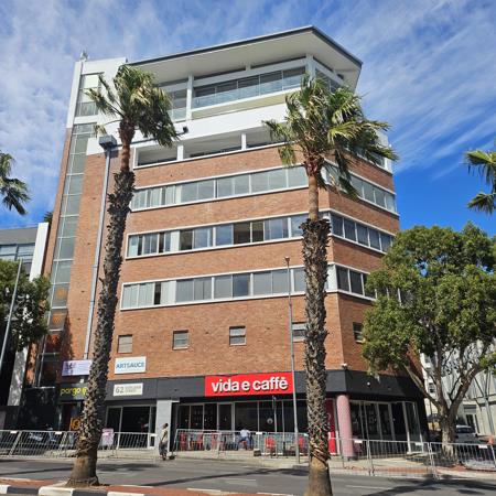 800  m² Commercial space