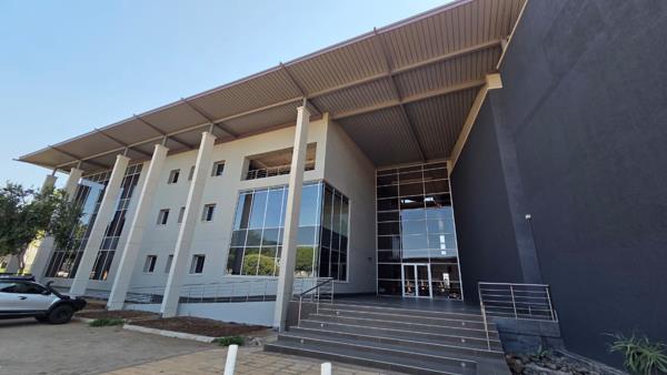 6 950  m² Commercial space