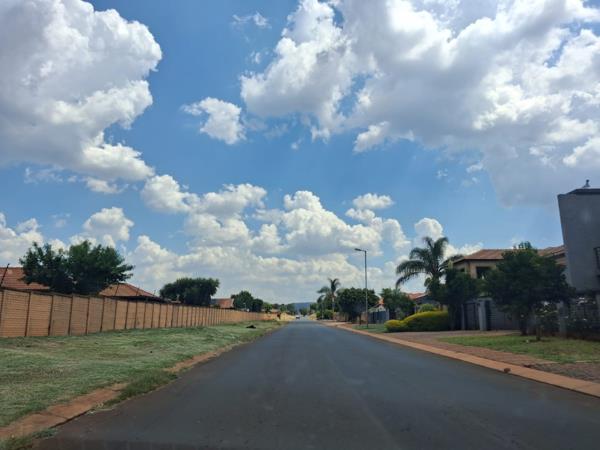 548 m² Land