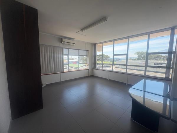 95  m² Commercial space