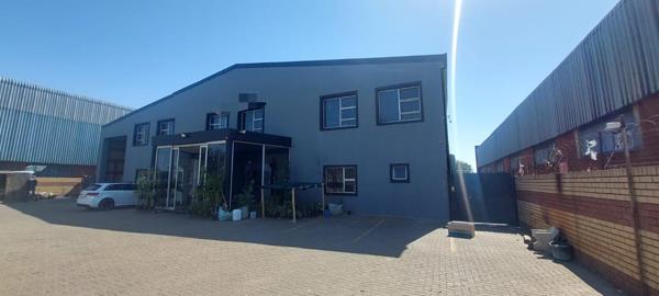 2 500  m² Commercial space
