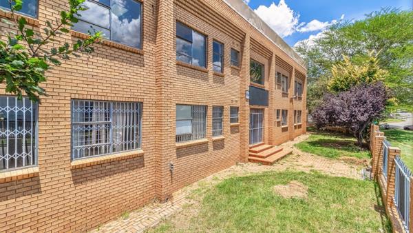 1 840  m² Office Space