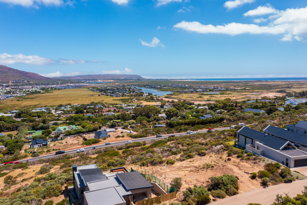 700 m² Land