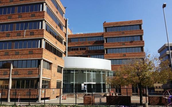 412  m² Commercial space