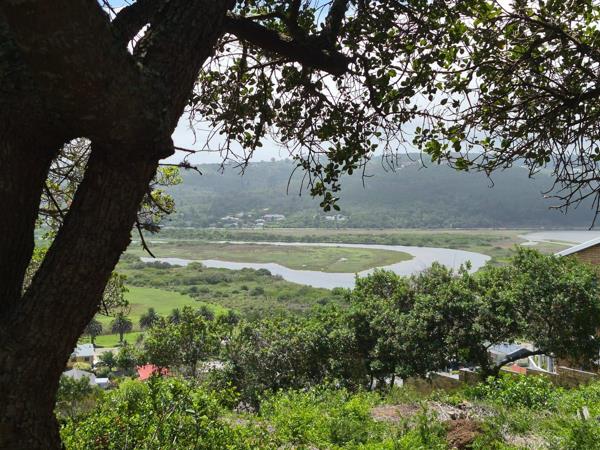 1 075 m² Land