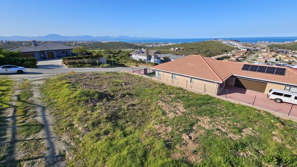 825 m² Land