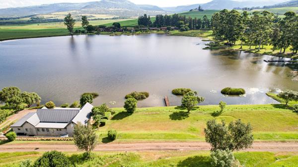 1 048 m² Land