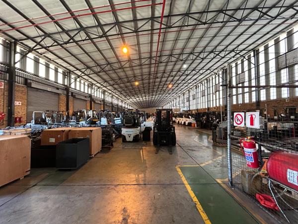 2 500  m² Industrial space
