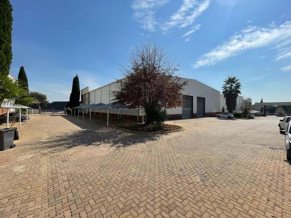 1 560  m² Industrial space