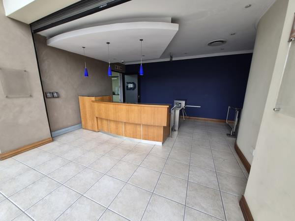 1 065 m² Commercial space