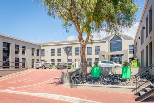 305  m² Office Space