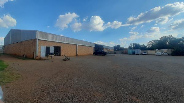 1 300  m² Industrial space