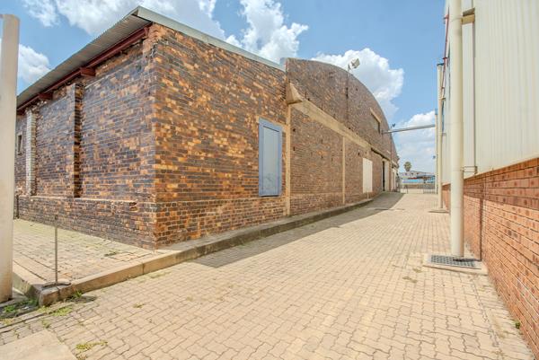 1 166 m² Commercial space