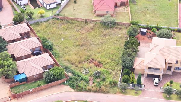 1 470 m² Land