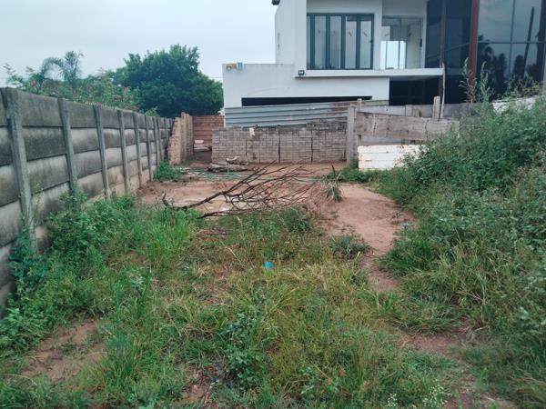 300 m² Land
