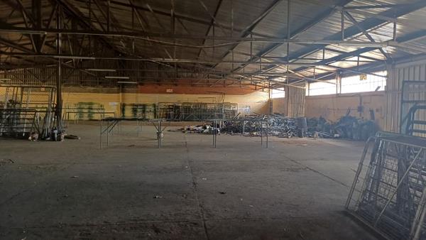 1 300  m² Industrial space