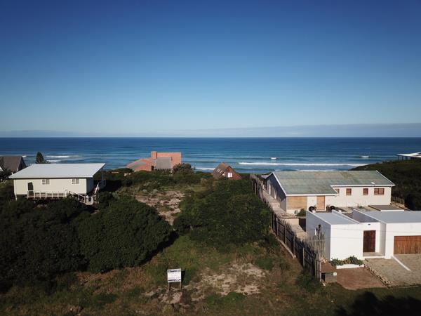748 m² Land