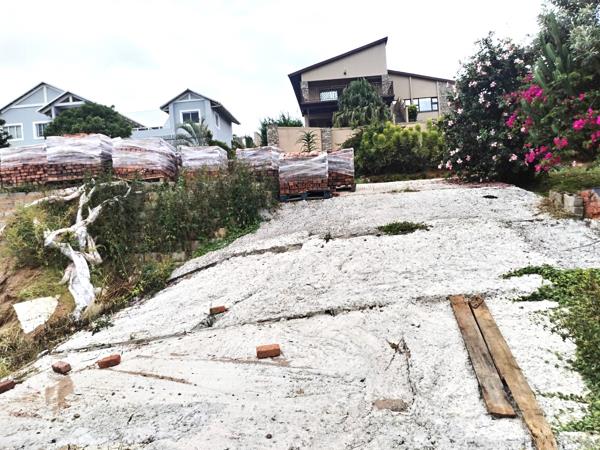 1 012 m² Land