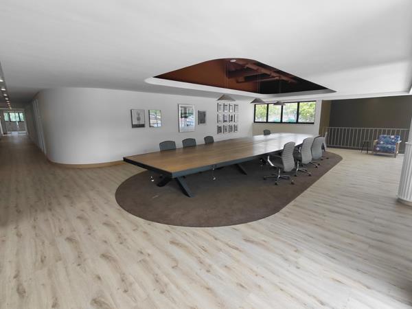 111  m² Commercial space