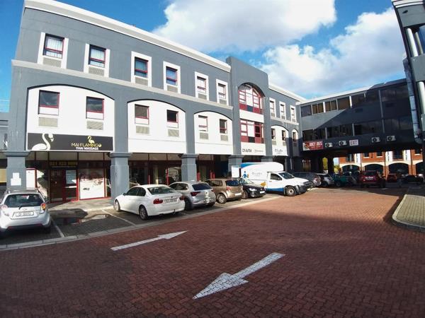 151  m² Commercial space