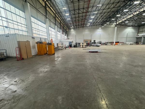 3 694  m² Industrial space