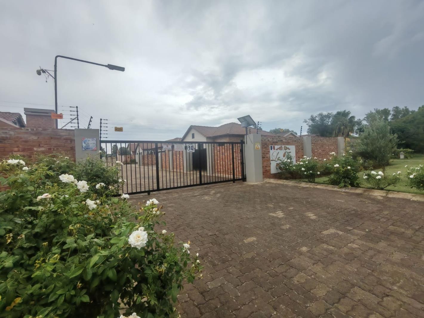 3 Bedroom Simplex to rent in Miederpark | RR4610150 | Private Property