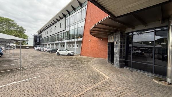 789  m² Commercial space