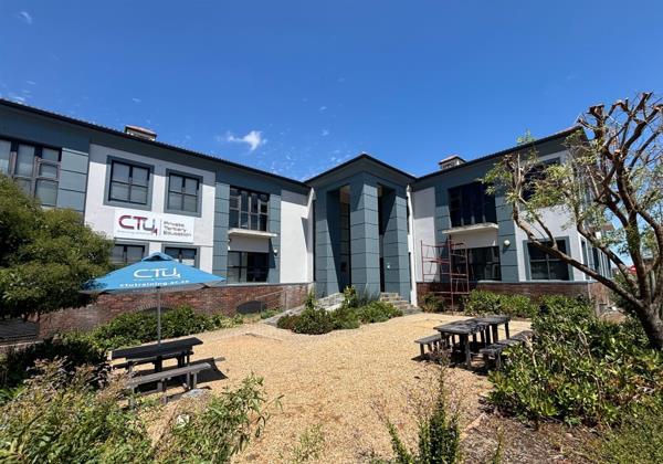 220  m² Office Space