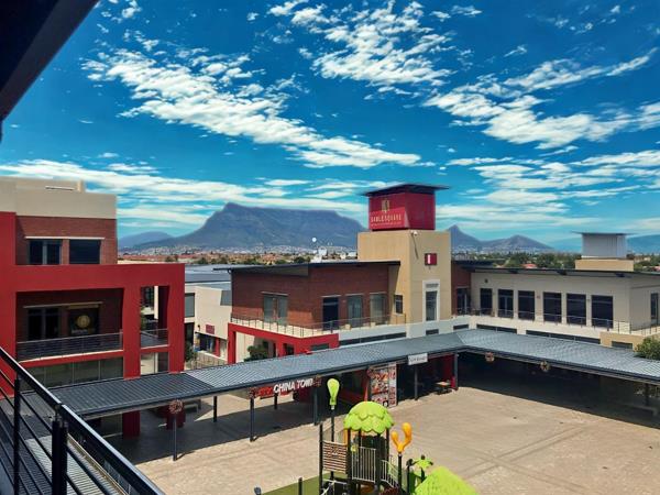 374  m² Commercial space