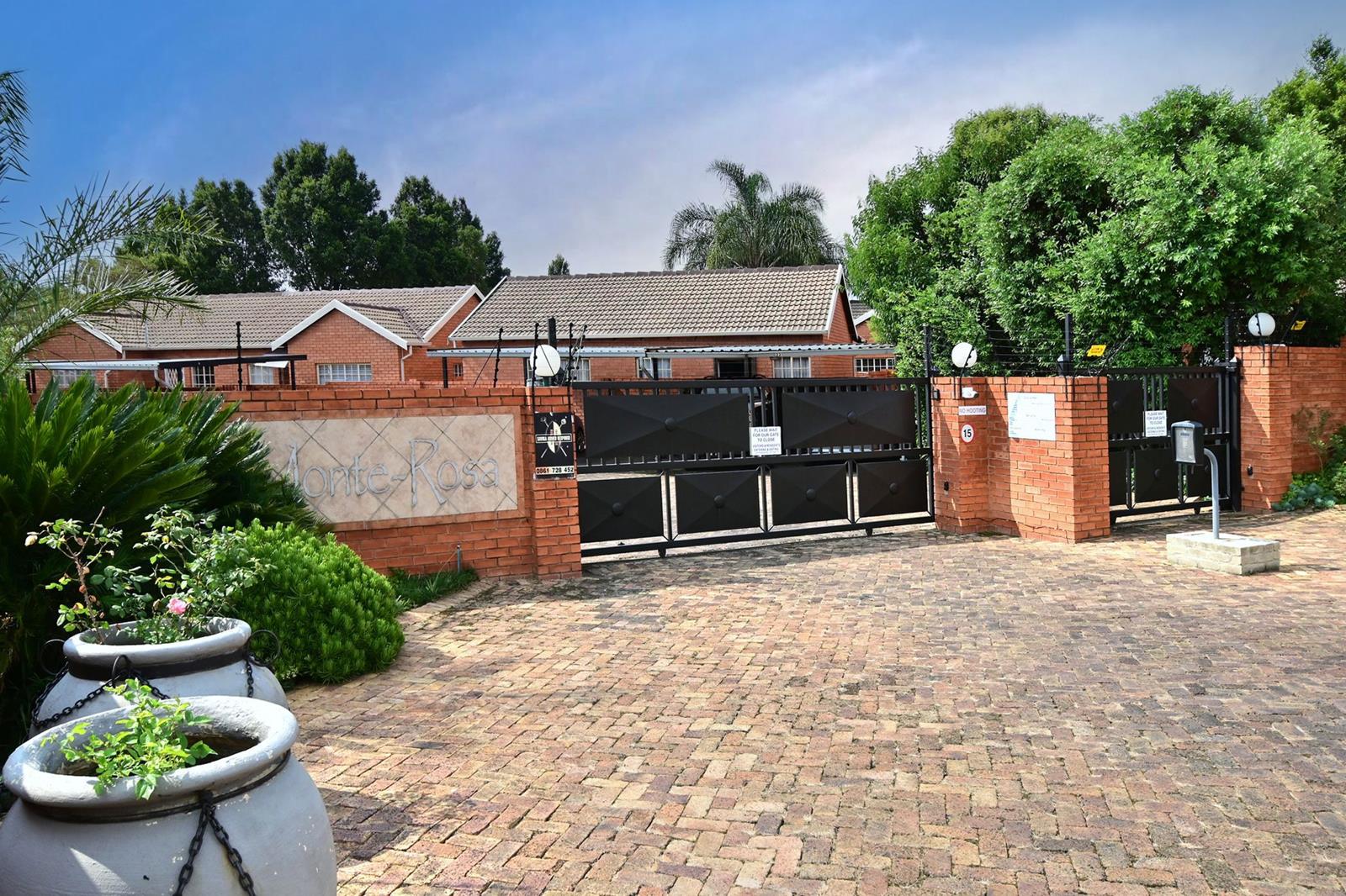 3 Bedroom Townhouse in Kyalami Hills