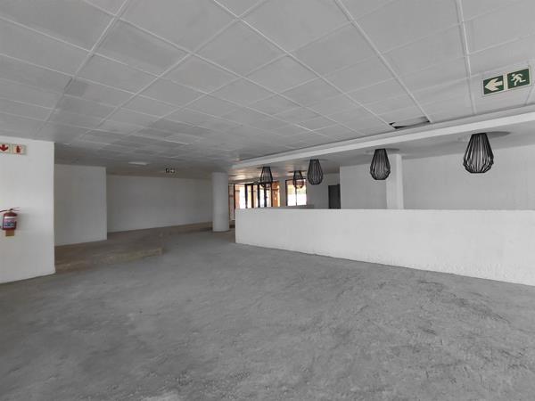 307  m² Commercial space