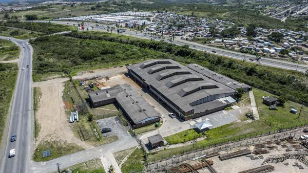 4 889  m² Industrial space